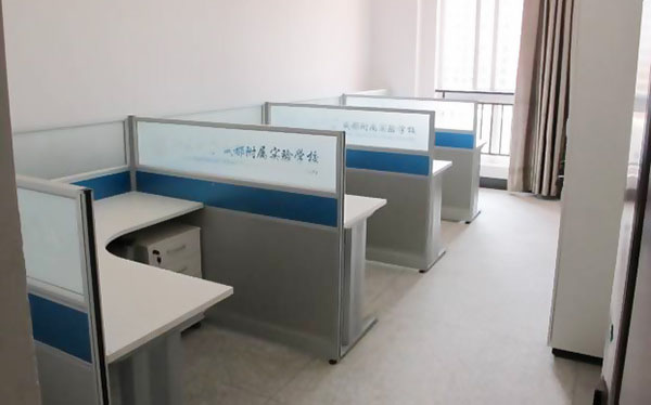 北京大學成都附屬實驗中學學校家具配套項目教室辦公室T3屏風辦公桌款式
